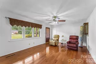 5305 Icard Ridge Rd, Hickory, NC 28601 - Photo 5