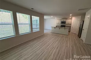1013 20th Ave Loop SE, Hickory, NC 28602 - Photo 1