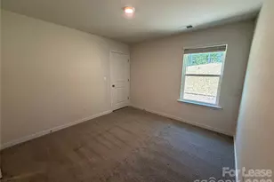 1013 20th Ave Loop SE, Hickory, NC 28602 - Photo 3