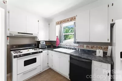 121 E Summersby Street, Fort Mill, SC 29715 - Photo 11