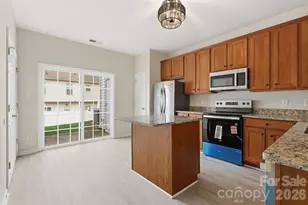 10486 Stokeshill Ct, Pineville, NC 28134 - Photo 3