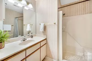 2604 Vineyard Blvd, Asheville, NC 28805 - Photo 29