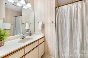 2604 Vineyard Blvd, Asheville, NC 28805 - Photo 27