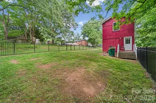 308 E 10th St, Oakboro, NC 28129 - Photo 9