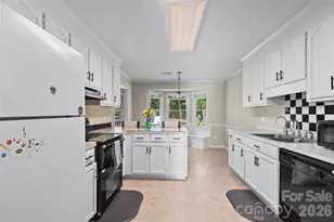 8704 Hornwood Ct, Charlotte, NC 28215 - Photo 7