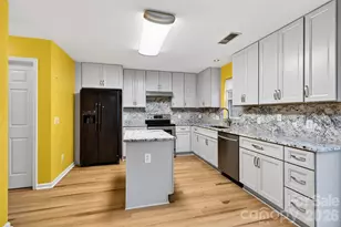 2539 Thornfield Rd, Charlotte, NC 28273 - Photo 15