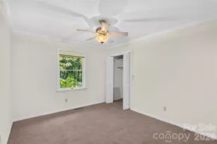 709 Forest Ridge Dr, Hendersonville, NC 28791 - Photo 17