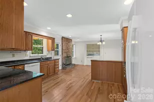 709 Forest Ridge Dr, Hendersonville, NC 28791 - Photo 15