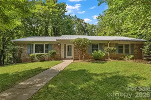 709 Forest Ridge Dr, Hendersonville, NC 28791 - Photo 1