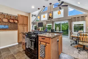 305 Majestic Mountain Dr, Burnsville, NC 28714 - Photo 21