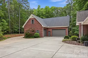 5330 Chester Ct, Davidson, NC 28036 - Photo 3