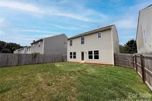 2534 Stream Bank Dr, Charlotte, NC 28269 - Photo 17