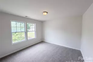 2534 Stream Bank Dr, Charlotte, NC 28269 - Photo 7