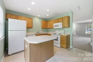 12368 Hennigan Pl Ln, Charlotte, NC 28214 - Photo 11