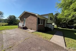 122 Wallace St, Boonville, NC 27011 - Photo 3