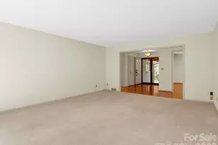 115 Woodhaven Dr, Hendersonville, NC 28739 - Photo 9