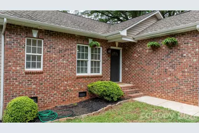 208 S B Avenue, Maiden, NC 28650 - Photo 3