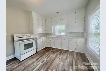 251 Trade Street S, Matthews, NC 28105 - Photo 7
