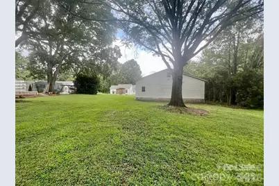 251 Trade Street S, Matthews, NC 28105 - Photo 5