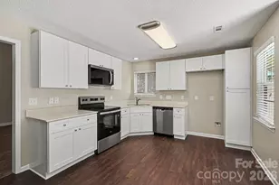 5615 Waverly Lynn Ln, Charlotte, NC 28269 - Photo 5
