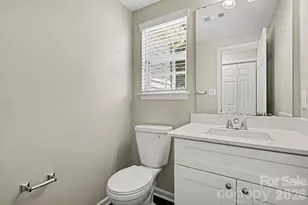 5615 Waverly Lynn Ln, Charlotte, NC 28269 - Photo 7