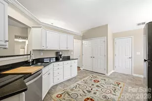 12126 Wild Garden Ct, Charlotte, NC 28269 - Photo 7