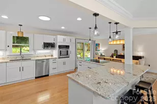 126 Mockingbird Dr, Hendersonville, NC 28792 - Photo 3