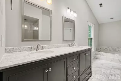 7104 Kinsmore Lane, Charlotte, NC 28269 - Photo 27