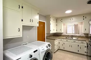 932 Hickory Nut St, Charlotte, NC 28205 - Photo 9