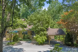 301 White Oak Dr, Hendersonville, NC 28791 - Photo 1