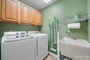 301 White Oak Dr, Hendersonville, NC 28791 - Photo 25