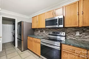 1135 Stonehenge Ln, Charlotte, NC 28216 - Photo 13