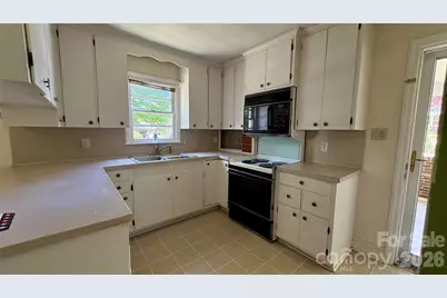 150 31st Avenue NW, Hickory, NC 28601 - Photo 11