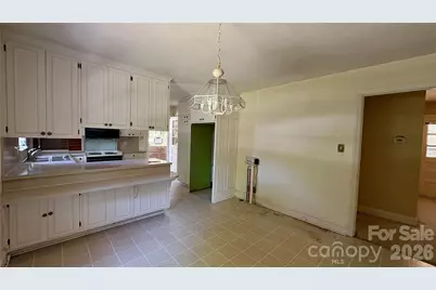 150 31st Avenue NW, Hickory, NC 28601 - Photo 9