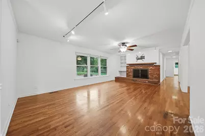 1085 19th Avenue Place NW, Hickory, NC 28601 - Photo 3