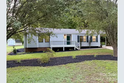 1880 Woodridge Circle, Hickory, NC 28602 - Photo 1