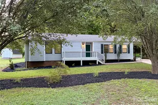 1880 Woodridge Cir, Hickory, NC 28602 - Photo 1