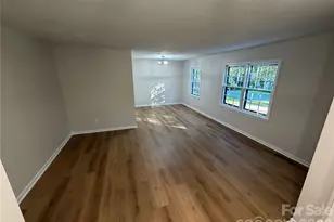 1880 Woodridge Cir, Hickory, NC 28602 - Photo 5
