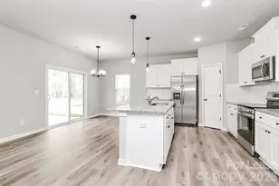 8208 Stonemere Ln, Charlotte, NC 28215 - Photo 7
