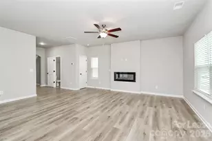 8208 Stonemere Ln, Charlotte, NC 28215 - Photo 5