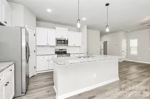 8208 Stonemere Ln, Charlotte, NC 28215 - Photo 9