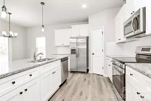 8208 Stonemere Ln, Charlotte, NC 28215 - Photo 11