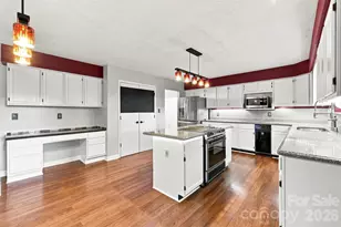 14301 Harbor Estate Rd, Charlotte, NC 28278 - Photo 9