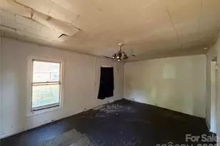 547 S Center St, Spartanburg, SC 29301 - Photo 13