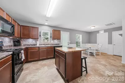 3938 Hemingway Drive NW, Hickory, NC 28601 - Photo 7