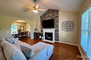 1688 Buffett Cir, Hickory, NC 28602 - Photo 3