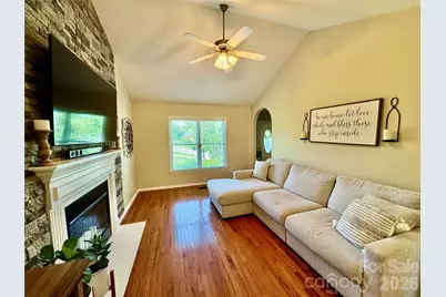 1688 Buffett Circle, Hickory, NC 28602 - Photo 5