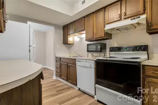 6927 Stonington Ln, Charlotte, NC 28227 - Photo 3