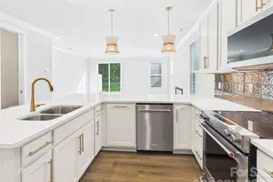 2645 Ravencroft Dr, Charlotte, NC 28208 - Photo 9