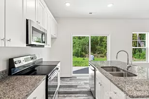 2604 Greencrest Ln, Statesville, NC 28677 - Photo 11